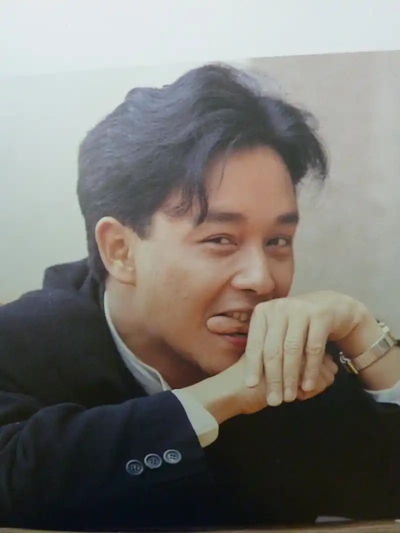 风继续吹,哥哥逝世15周年,虽人已不在,歌声却永存世间