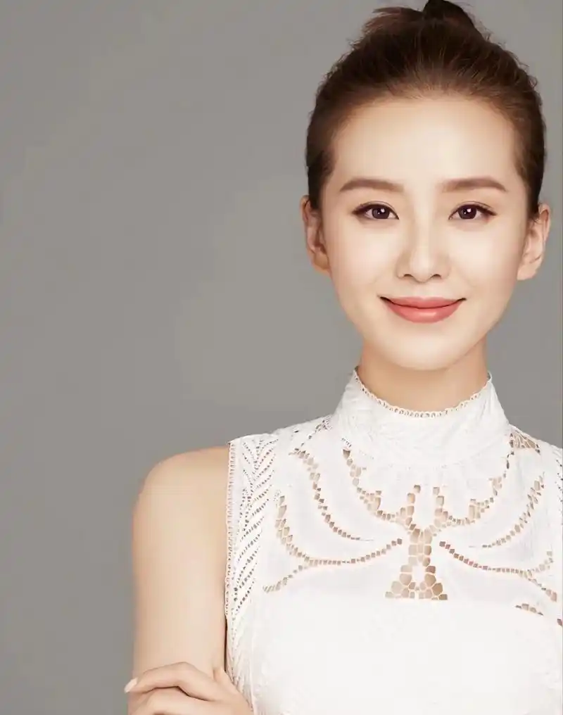 刘诗诗(原名刘诗施),1987年3月10日出生于北京市,中国内地影视女演员