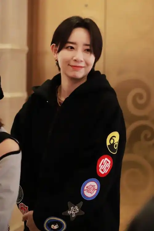 李斯丹妮超话lsdn#李斯丹妮澳门双行线#夜深了 来点包子778@李斯丹妮