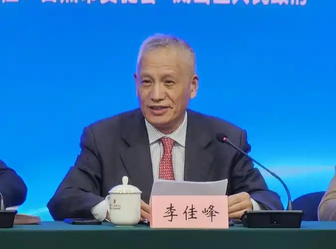 经济发展集团党委副书记,总经理杨宁,中国绿色碳汇基金会理事长杨超