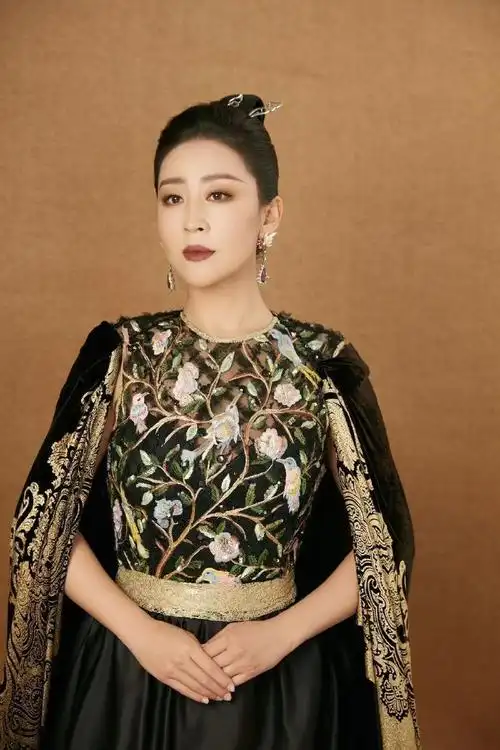 苗圃剧情感写真