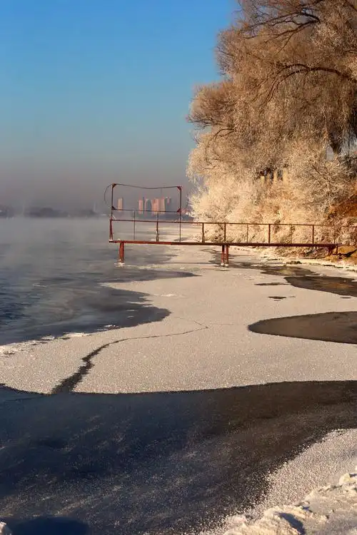 吉林市松花江边的雾凇美景