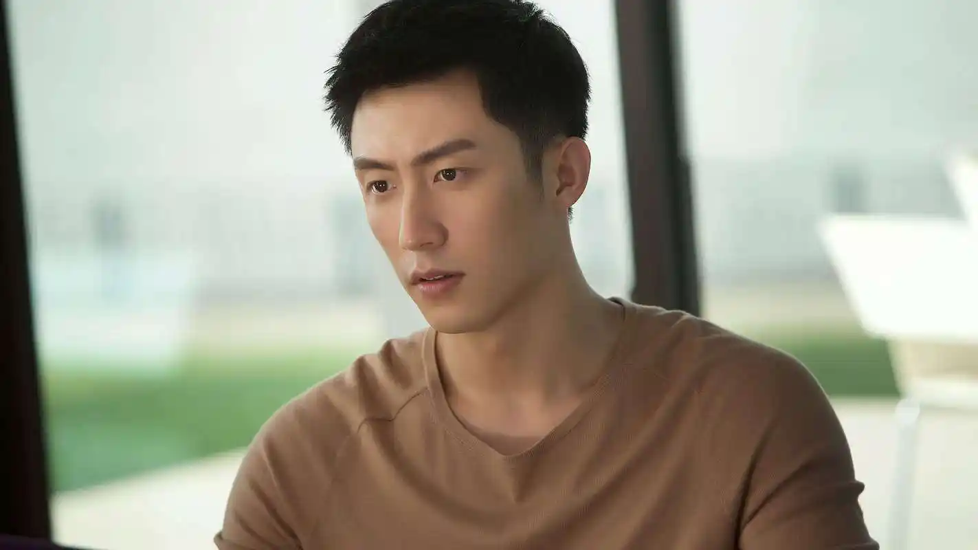 尤其是今年黄景瑜同李沁主演的《爱上特种兵》播出后,不少人也开始