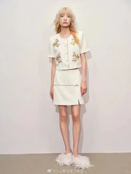 室##服装搭配师##时尚摄影##时尚##时尚造型搭配##穿搭##杂志大片