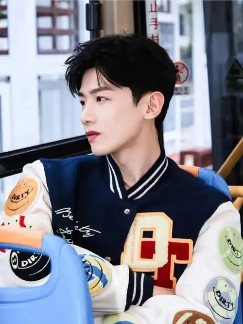 白敬亭宋轶恋情曝光|难怪粉丝说他最近穿搭好似"开屏" - 知乎