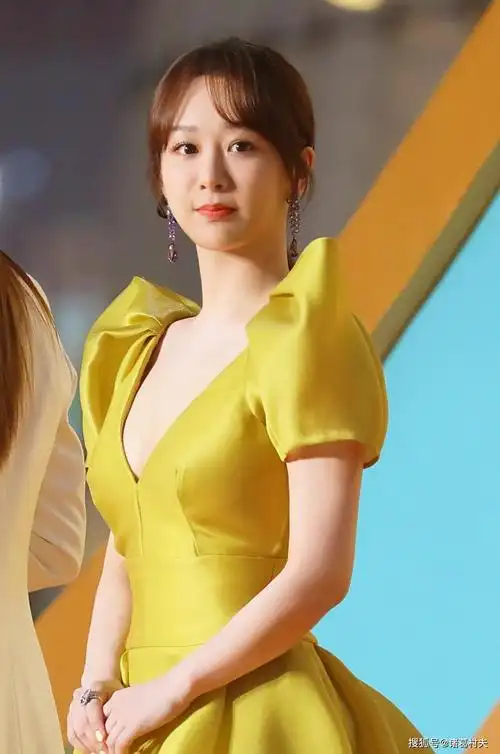 31岁杨紫,性感饱满韵味十足!_身材_才华_魅力