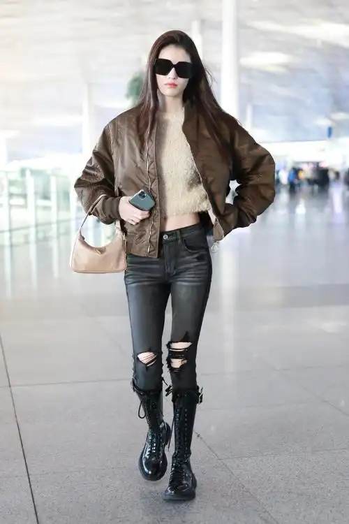 何穗现身北京机场又是又美又飒的何仙姑