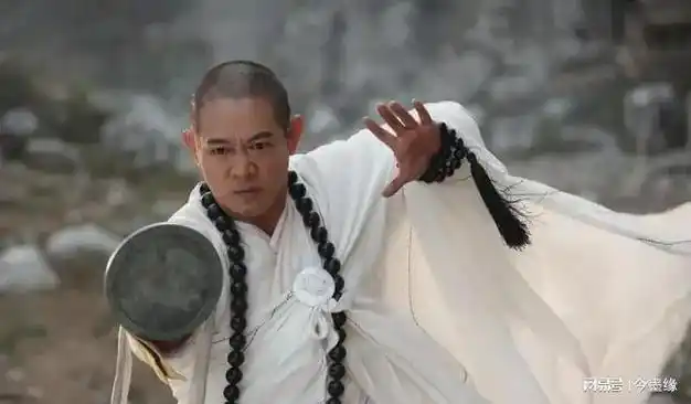 李连杰现身五台山礼佛!林虎大师亲自接待,脸部面容断崖式衰老