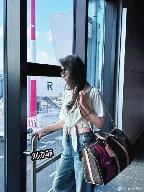 五月的女明星机场照大赏 喜欢谁的风格?