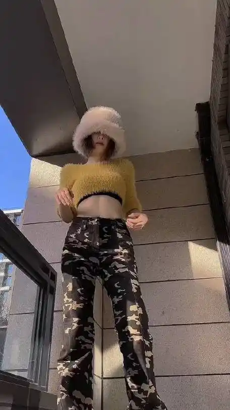 喻言阳台跳舞视频##喻言翻跳collide#不好意思全程盯着腹肌喻言的