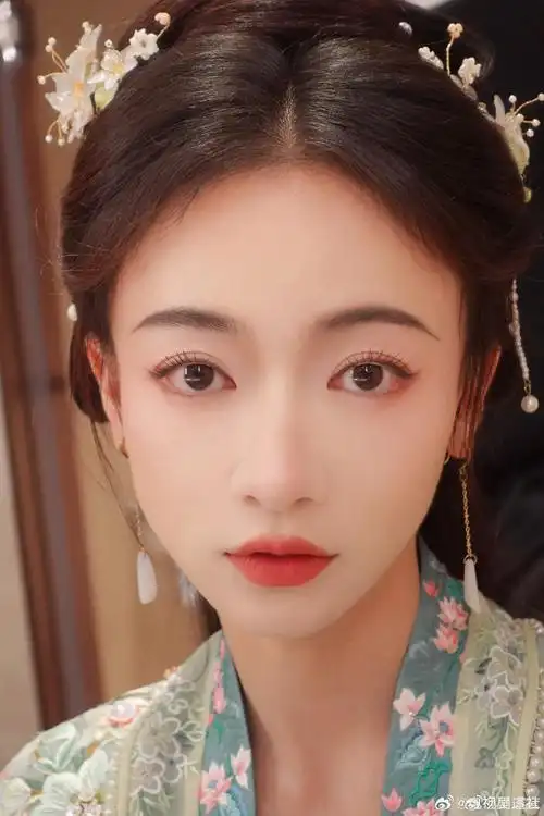 吴谨言超长眼线##双11惊喜夜