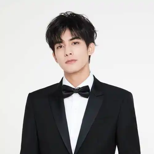 男国籍:中国身高:185体重:62星座:未知血型:o型出生日期:1999年3月25