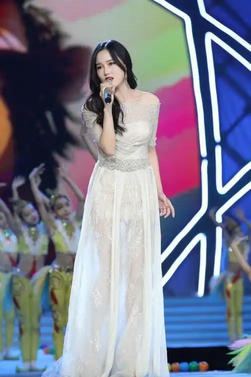 有着独特气质和嗓音的歌手——黄龄