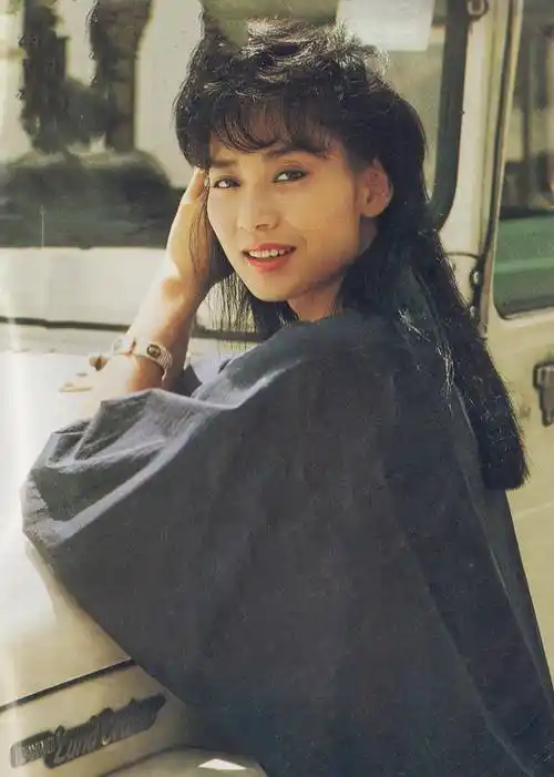 原创从最美港姐到身家过亿邝美云经历了什么