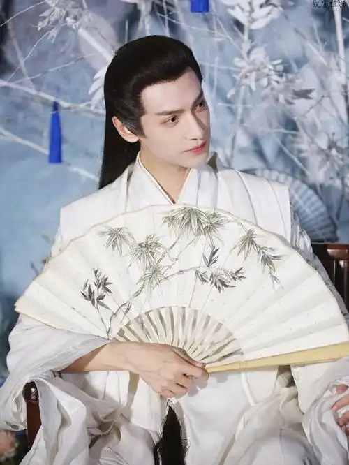 谦谦君子,温润如玉.