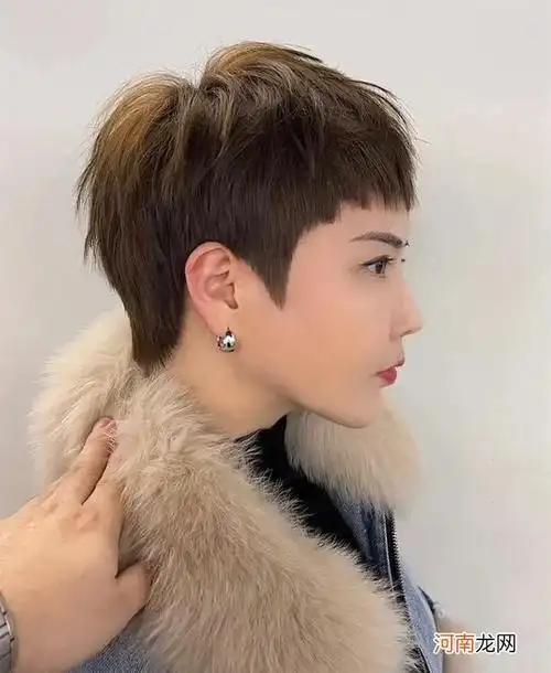 发量少的女生适合什么发型 头发少适合什么发型