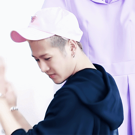 王嘉尔帅气卖萌可爱gif动图_动态图_表情包下载_soogif