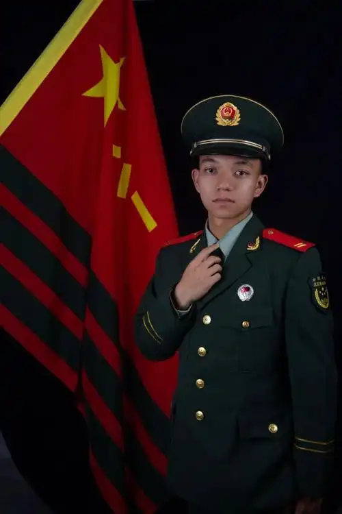 写真看完小姐姐同样也拍下了珍贵的军装照海军某部即将退伍的女兵唯美