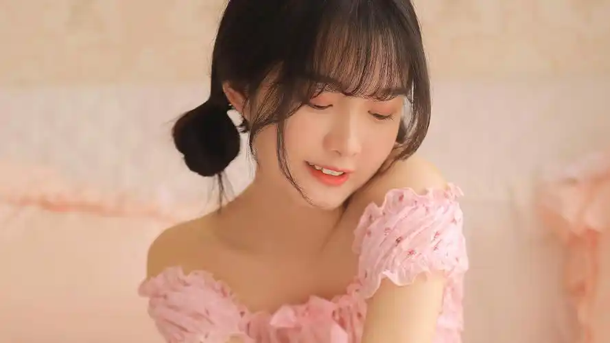 粉红蕾丝美女写真图片桌面壁纸_美女壁纸_壁纸下载_美桌网