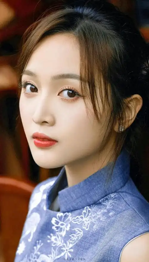 吴宣仪气质旗袍美图壁纸写真