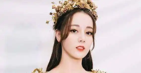 迪丽热巴的新东家资源更多,离开嘉兴后也不会没有资源,杨幂应该怎么办