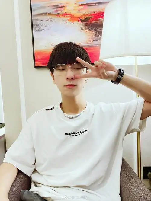 全圆佑和cv景向谁依