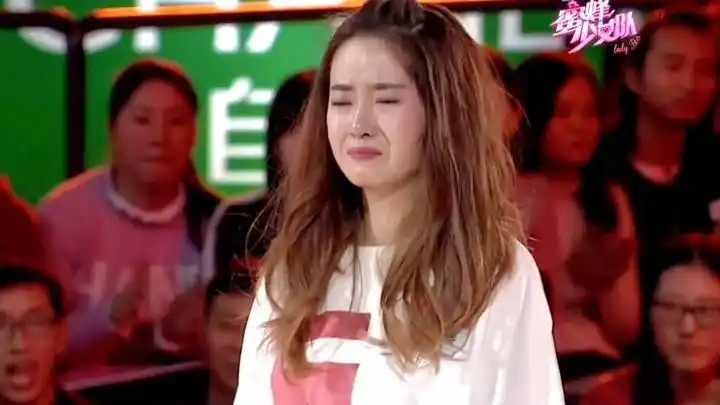 蜜蜂少女队:"小可爱"发挥失误,当场泪流满面,谢霆锋护犊子!