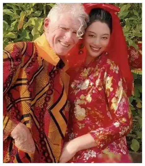 与杜可风贴脸合照,甜蜜搂抱挽手,开心快乐!_艺术_婚礼_爱情