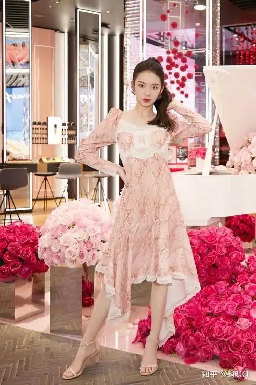 周也美腿玉足壁纸