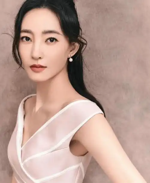 林更新仍单身 王丽坤婚姻已出现情感动态 疑似富豪丈夫被抓忙办离婚