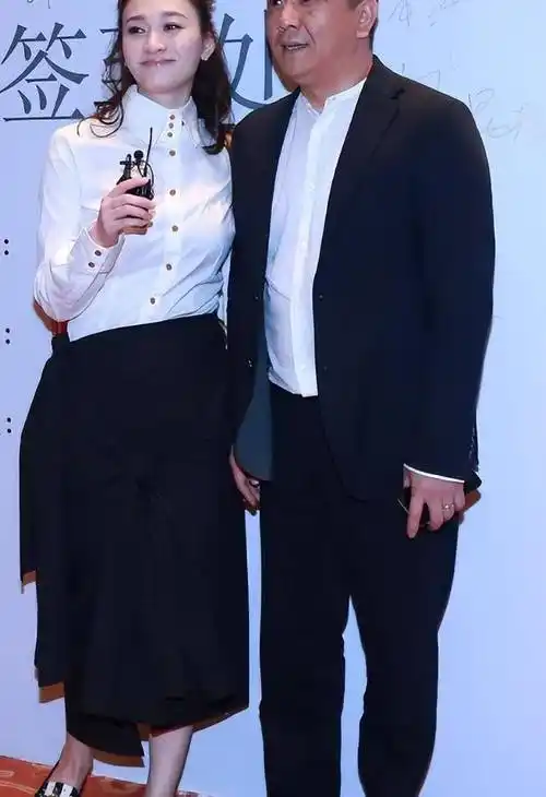 徐梵溪与徐佳宁分手7年后,他花5亿再娶李小冉,她独自承受伤害_赵宝刚