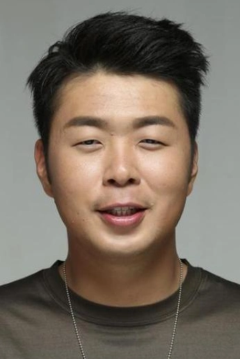 杜海涛是湖南卫视的节目主持人,毕业于湖南大众传媒职业技术学院,早年