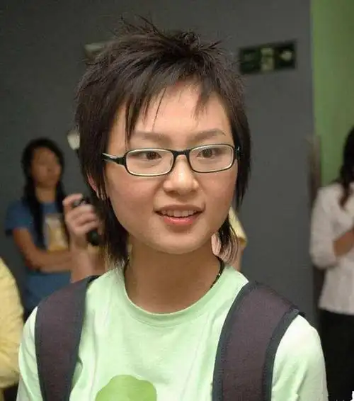 周笔畅整容成功!原本想"整"成杨幂,整完后发现居然看着像杨紫