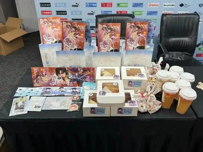 感谢alongside花卷0530送来的应援和奶茶小蛋糕祝