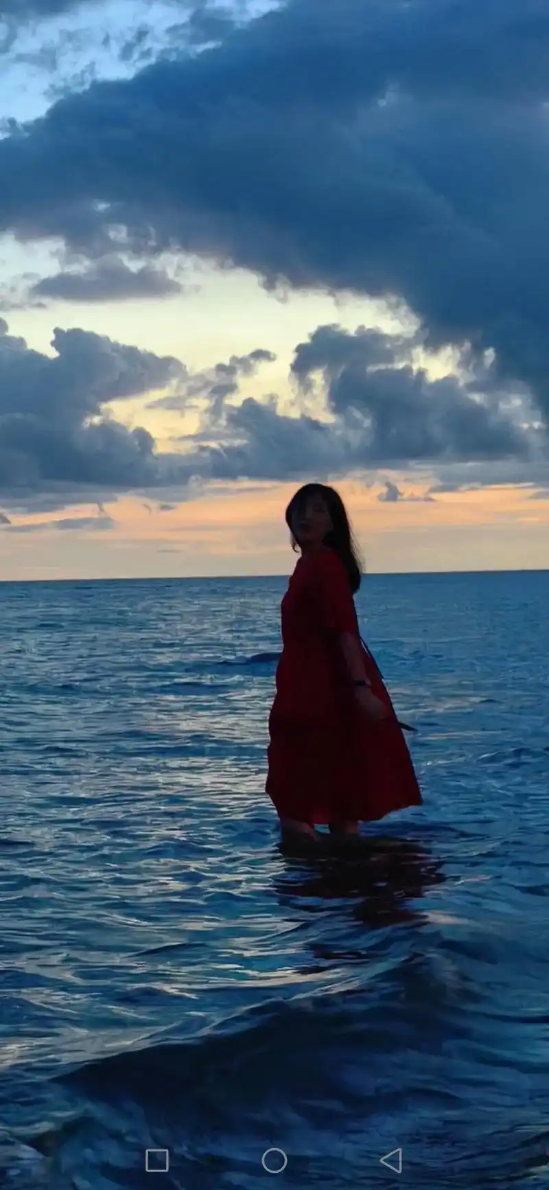 海边日落晚霞 #日落92 #夕阳下的背影 - 抖音