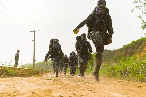 六昼夜野外行军拉练