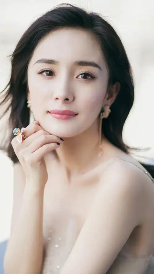 杨幂清新灵动吊带裙迷人写真,高清图片,手机锁屏桌面-壁纸族