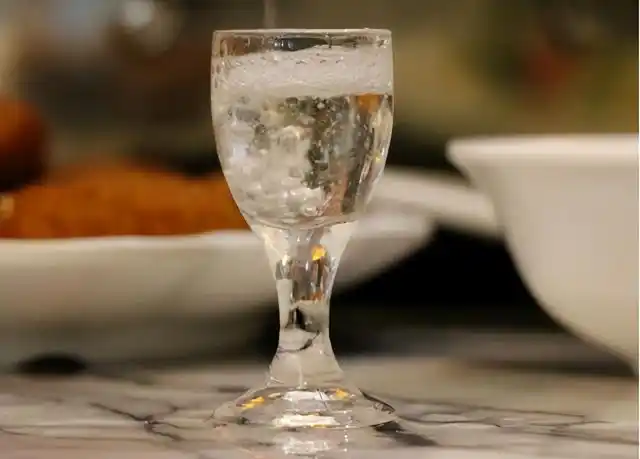 为什么大人们那么爱喝酒,喝一口头摇脸晃的,还是会一饮而尽,一杯接一