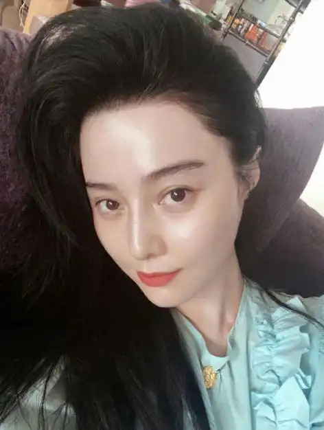 40岁范冰冰公开近况领着女员工跳减肥操扎马尾皮肤状态无敌好