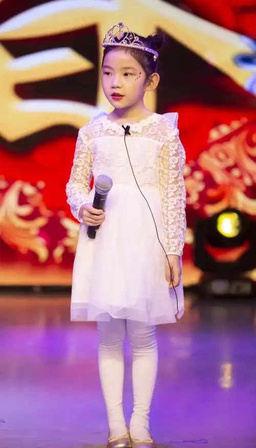 金色摇篮少儿播音主持学校明星主持班开课啦!