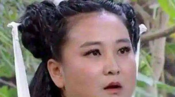 贾玲自称18岁是校花,本以为是说笑,看清旧照心脏暴击!