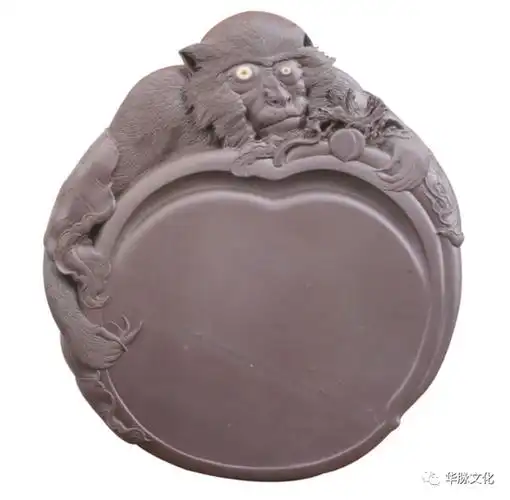 中国端砚鉴定委员会专家,广东省工艺美术协会常务理事,肇庆市工艺美术