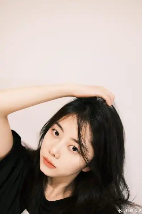 谭松韵眼线到底什么颜色#谭松韵超话这是谁家的小可爱,眼线魅力首足