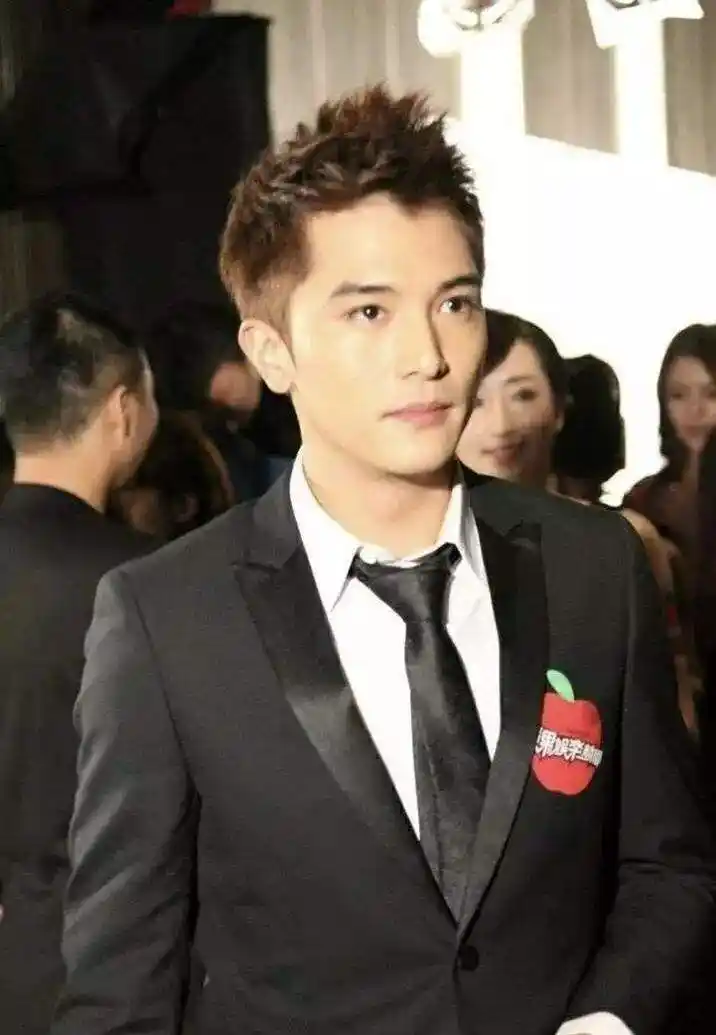 邱泽有多帅?英俊潇洒玉树临风,帅气又有型!