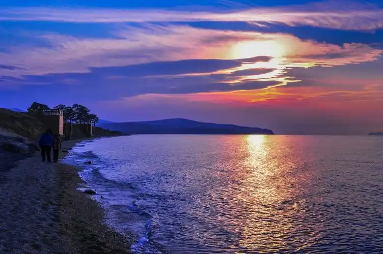 贝加尔湖畔不仅歌美景色更美