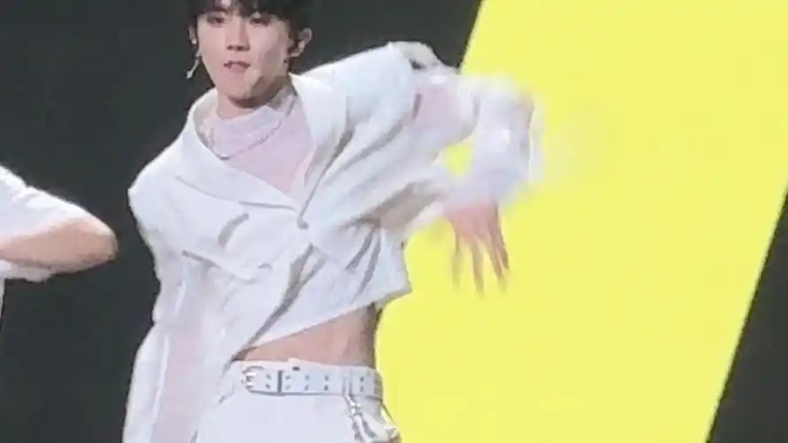 【马嘉祺】给你们放福利了 马哥的腹肌嘶嘶嘶!