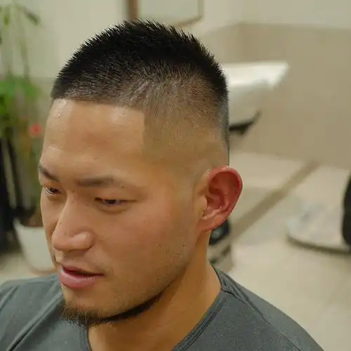 越来越多男士发型这样剪,清爽帅气显精神,剪完你也是男神_头发