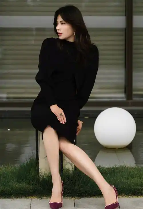 真正聪明的女人很少穿裙子配平底鞋,看看刘涛就知道