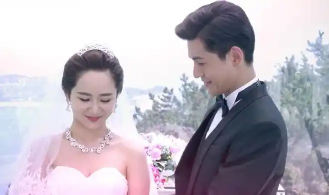 杨紫的8张"结婚照",和谁都"不情愿",唯独与他笑的满面春风_网易订阅