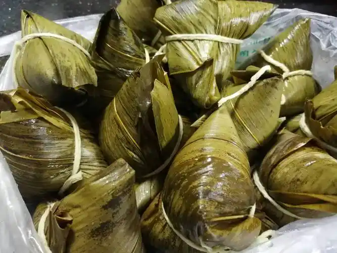 用糯米,绿豆,猪肉包的三角粽,软糯可口,浓浓的家乡味道_刘国雄_南宁